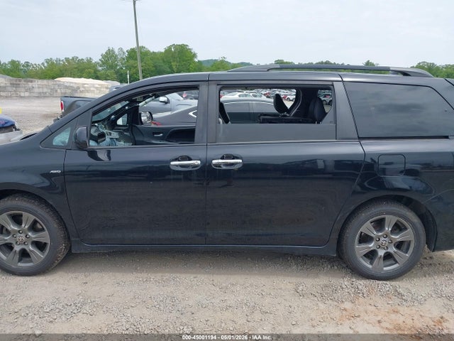 Toyota Sienna Se