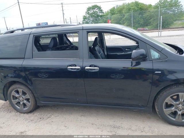 Toyota Sienna Se