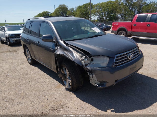 Salvage Toyota Highlander Image