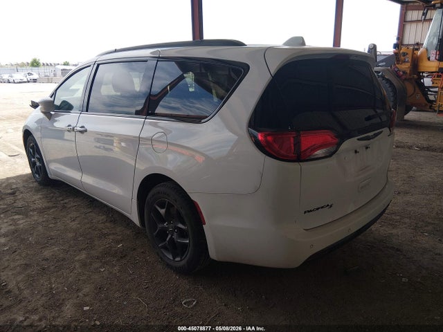 Chrysler Pacifica Touring L