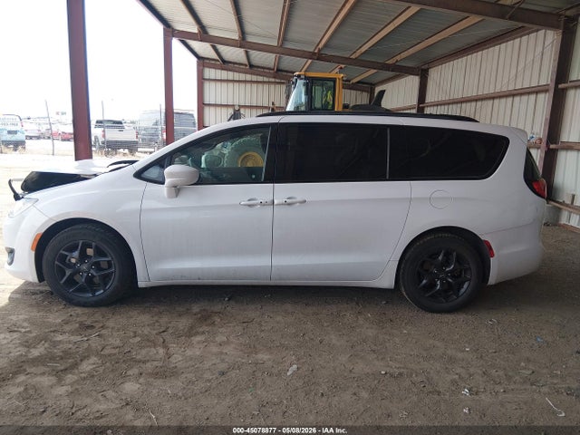 Chrysler Pacifica Touring L