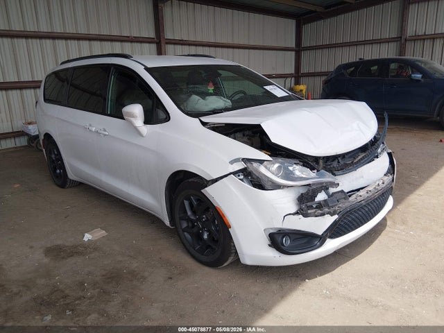 Salvage Chrysler Pacifica Image