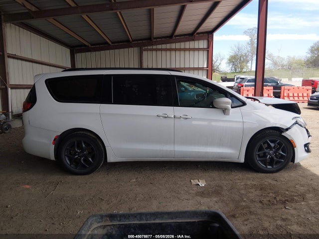 Chrysler Pacifica Touring L