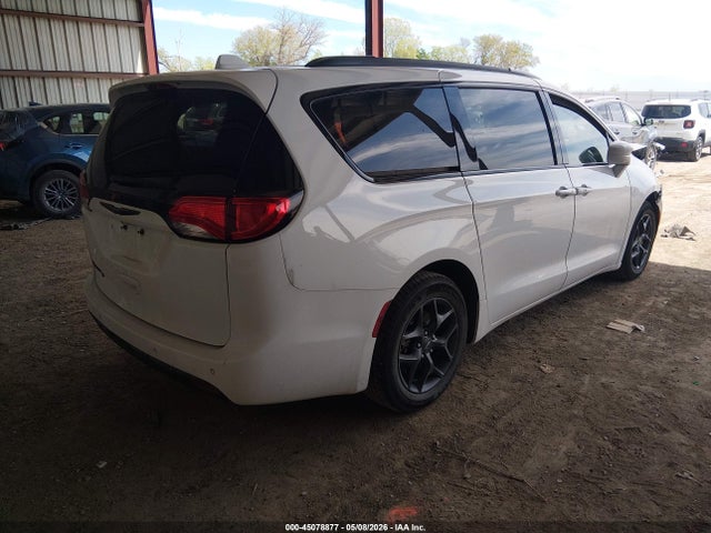 Chrysler Pacifica Touring L