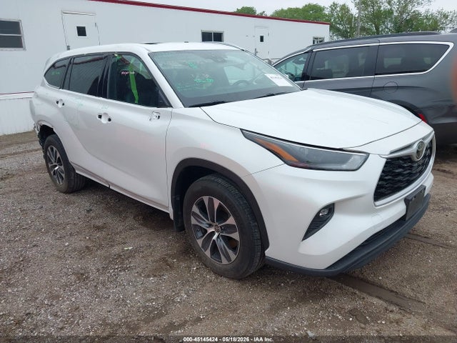Salvage Toyota Highlander Image