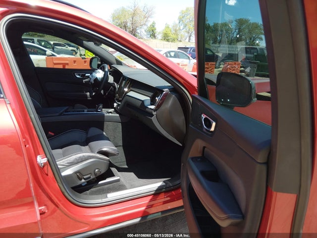 Volvo XC60 B5 R-design