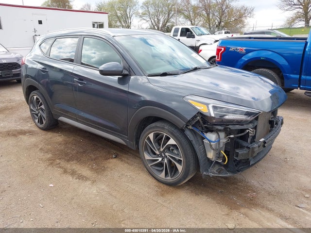 Salvage Hyundai TUCSON Image