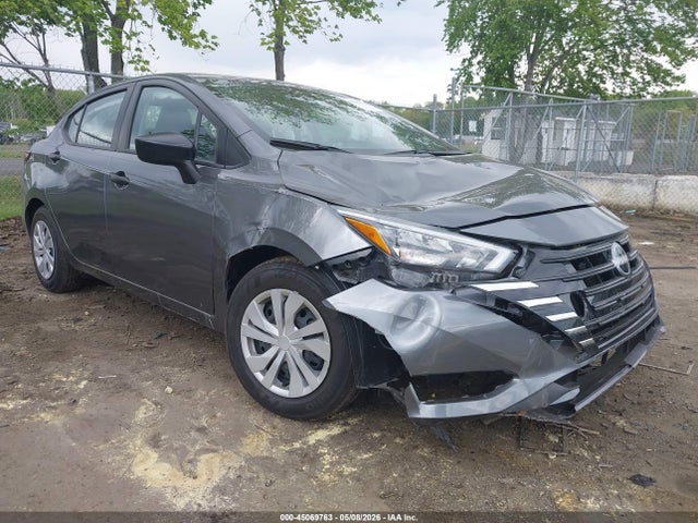 Salvage Nissan Versa Image
