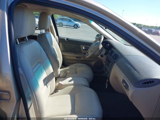 Ford Taurus Se
