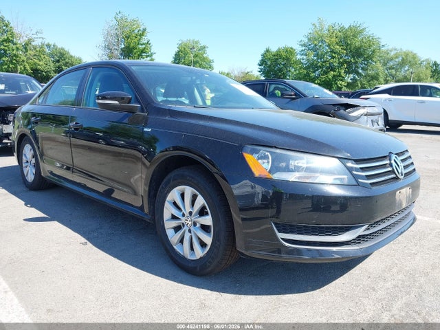 Salvage Volkswagen Passat Image