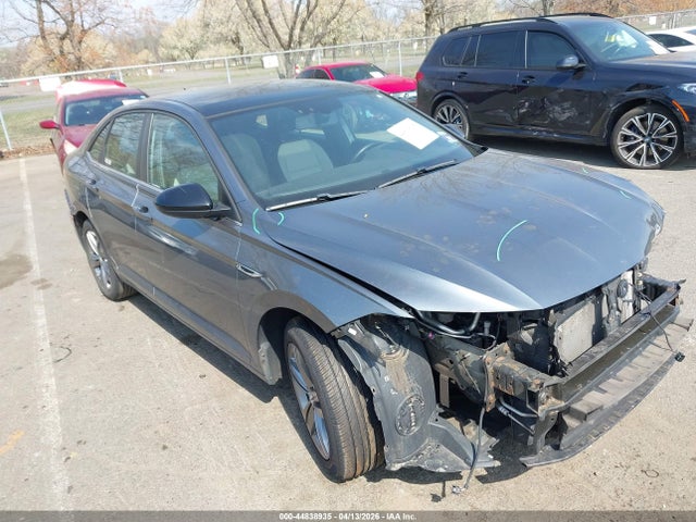 Salvage Volkswagen Jetta Image