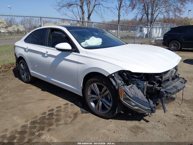 Salvage Volkswagen Jetta Image