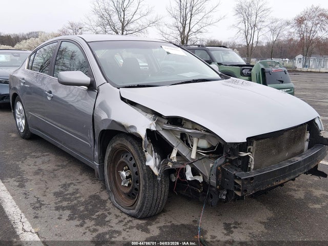 Salvage Nissan Altima Image