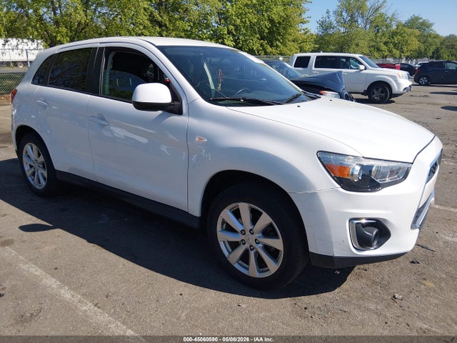 Salvage Mitsubishi Outlander Image