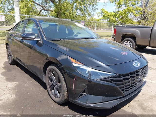 Salvage Hyundai ELANTRA Image
