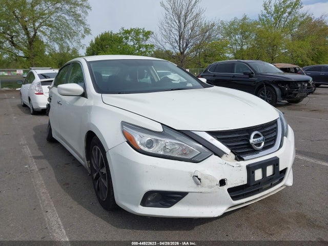 Salvage Nissan Altima Image