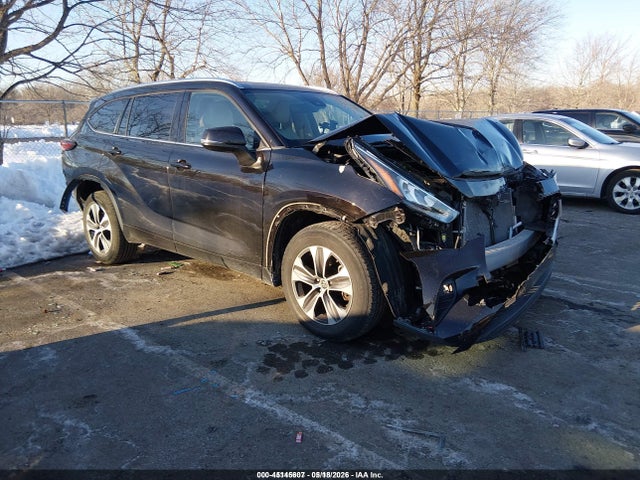 Salvage Toyota Highlander Image