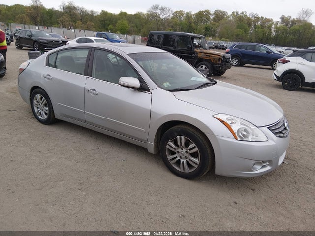 Salvage Nissan Altima Image
