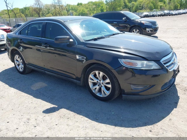 Salvage Ford Taurus Image