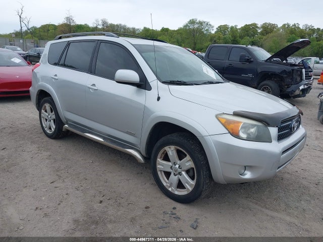 Salvage Toyota RAV4 Image
