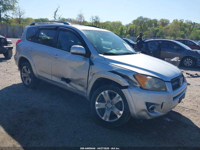 Salvage Toyota RAV4 Image
