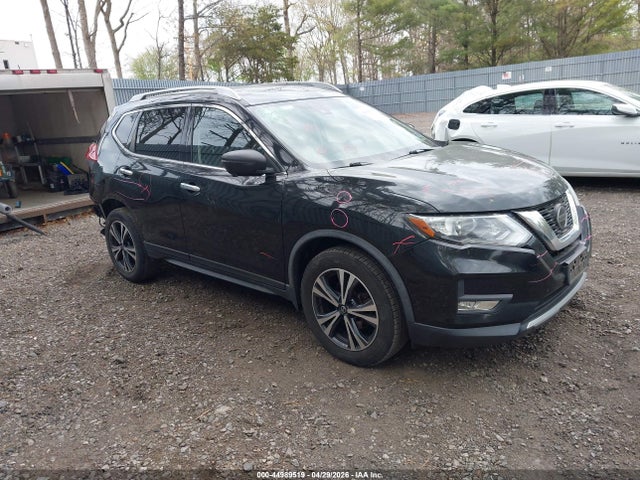 Salvage Nissan Rogue Image