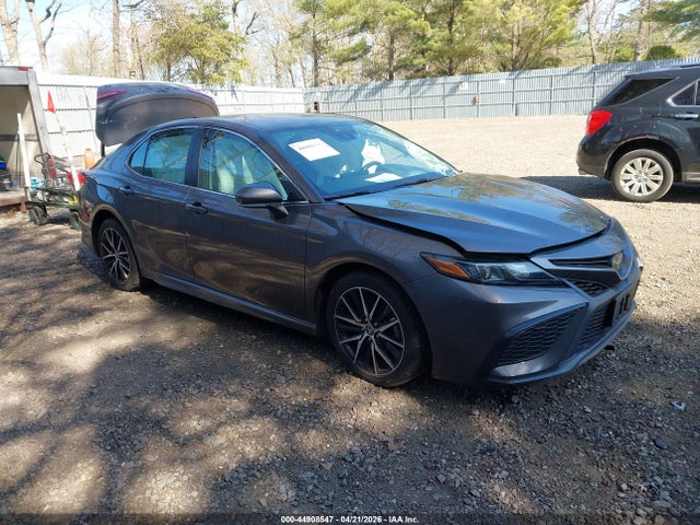 Salvage Toyota Camry Image