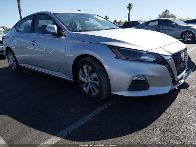 Salvage Nissan Altima Image