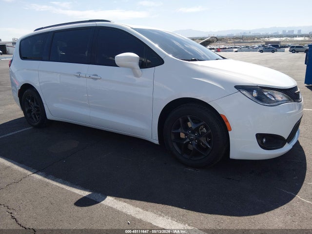 Salvage Chrysler Pacifica Image