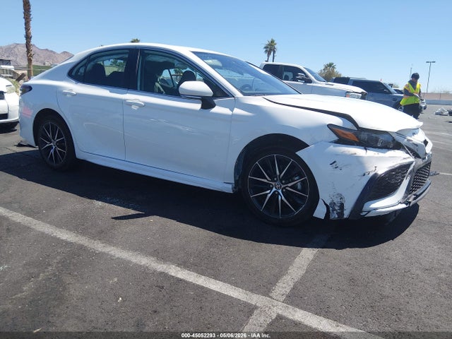 Salvage Toyota Camry Image