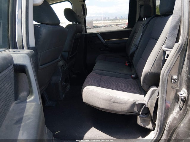 Nissan Titan Se