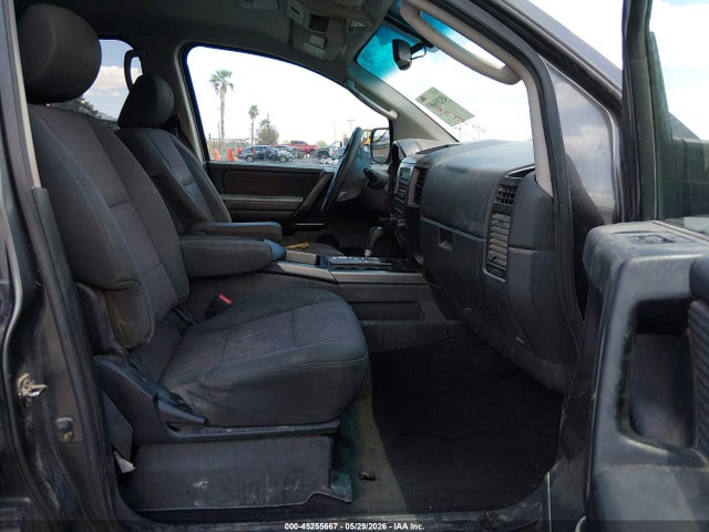 Nissan Titan Se