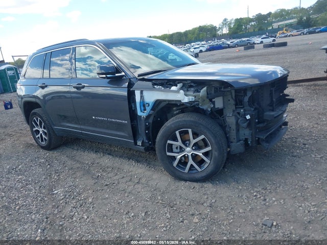 Salvage Jeep Grand Cherokee Image