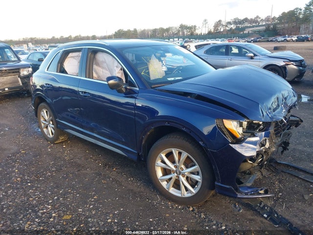 Salvage Audi Q3 Image