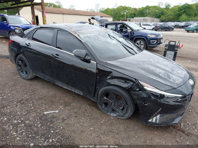 Salvage Hyundai ELANTRA Image