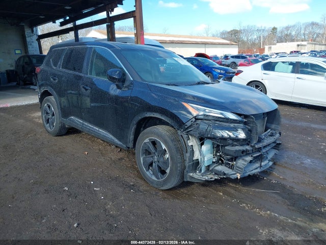 Salvage Nissan Rogue Image
