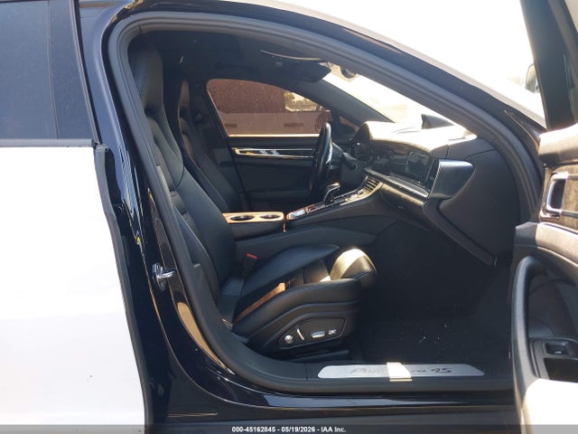 Porsche Panamera 4s