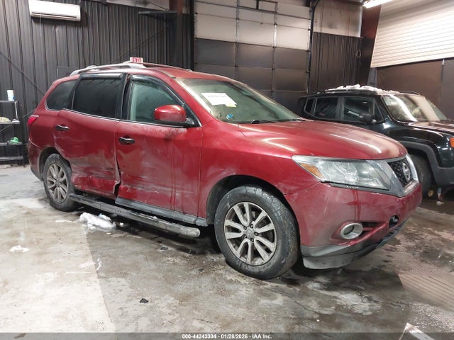 Salvage Nissan Pathfinder Image
