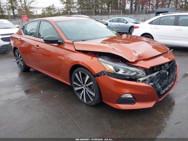 Salvage Nissan Altima Image