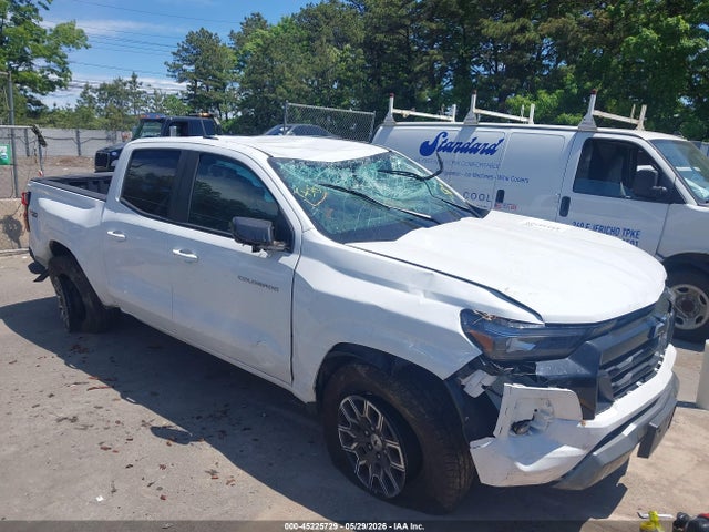 Salvage Chevrolet Colorado Image