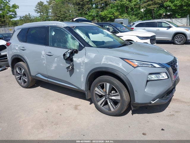 Salvage Nissan Rogue Image
