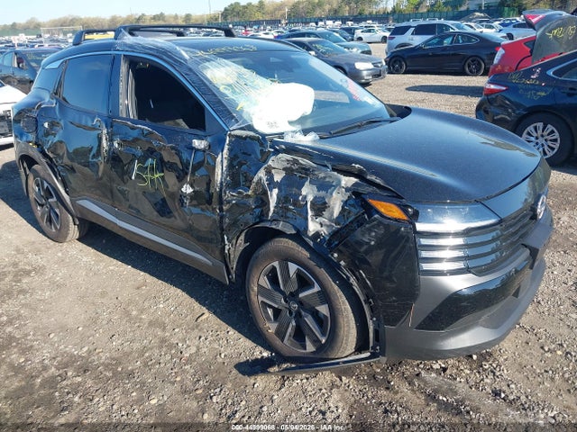 Salvage Nissan Kicks Image