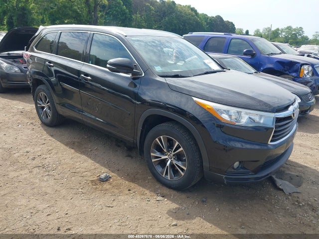 Salvage Toyota Highlander Image