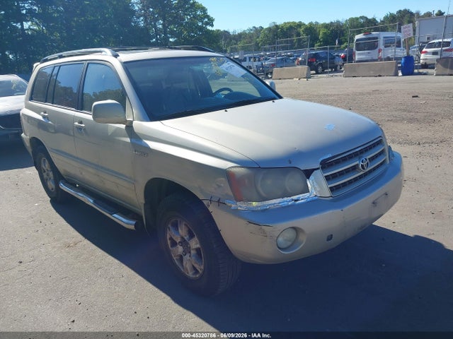 Salvage Toyota Highlander Image