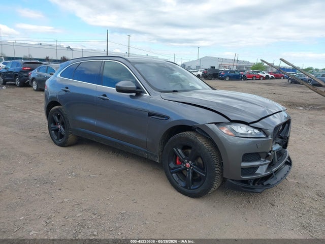 Salvage Jaguar F-PACE Image