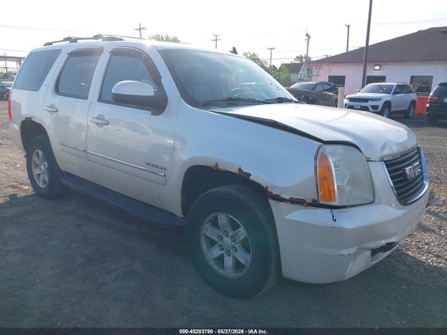 Salvage GMC Yukon Image