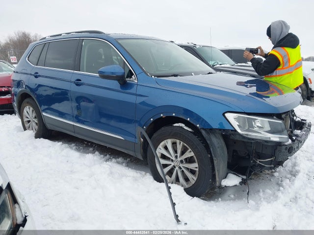 Salvage Volkswagen Tiguan Image