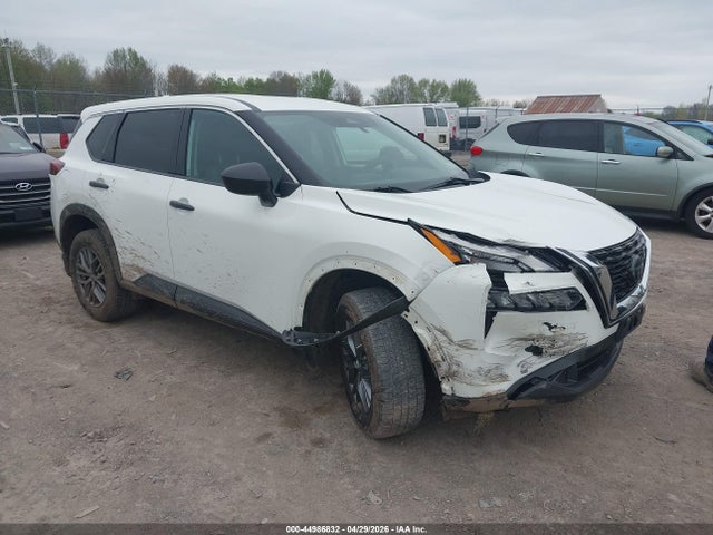 Salvage Nissan Rogue Image