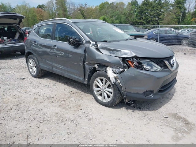Salvage Nissan Rogue Image