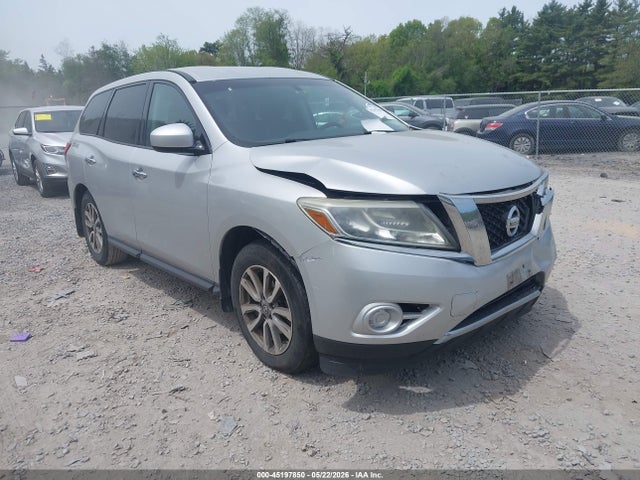 Salvage Nissan Pathfinder Image